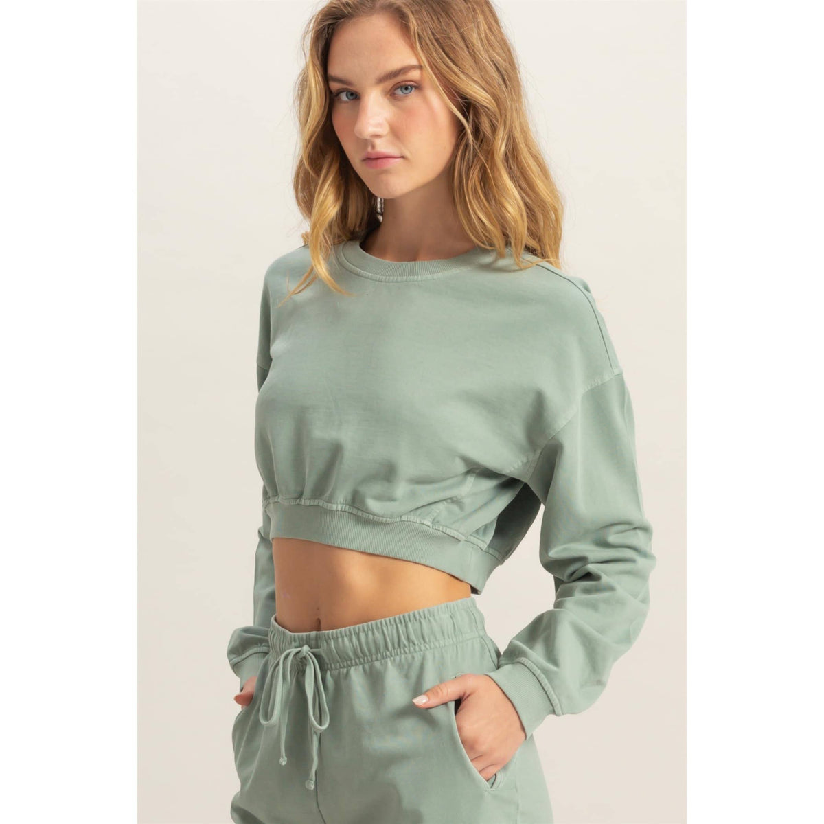 Crew Neck Long Sleeve Crop Sweatshirt